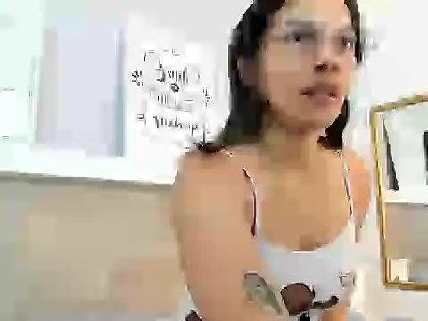 EmmaSanchez  online show from 4, 4, 2026