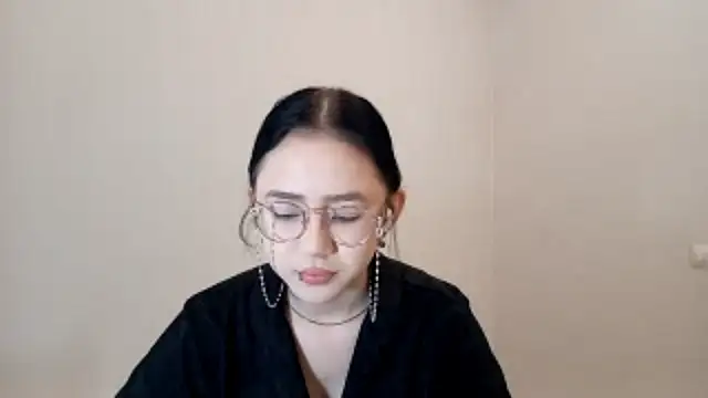 Snapshot of SolvedGlobe chatting on 25, 4, 2026 SolvedGlobe online show from 25, 4, 2026