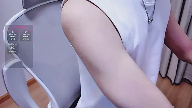 Snapshot of FEIYUS1 chatting on 4, 4, 2026 FEIYUS1 online show from 4, 4, 2026