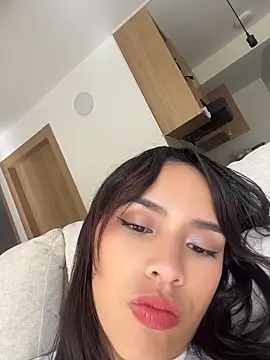 Mia-villalobos online show from 12, 5, 2026