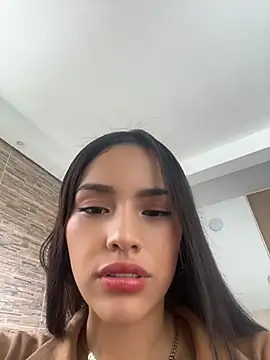 Mia-villalobos online show from 28, 5, 2026