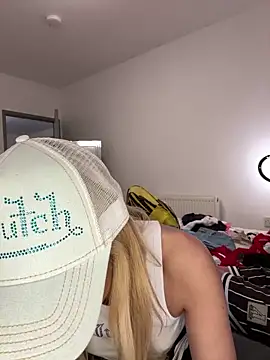 Snapshot of Naughtyblondex chatting on 11, 4, 2026 Naughtyblondex online show from 11, 4, 2026