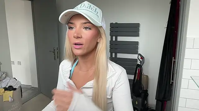 Snapshot of Naughtyblondex chatting on 12, 4, 2026 Naughtyblondex online show from 12, 4, 2026