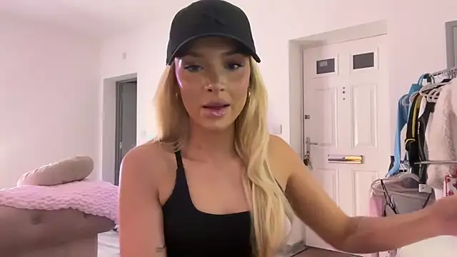 Snapshot of Naughtyblondex chatting on 18, 4, 2026 Naughtyblondex online show from 18, 4, 2026