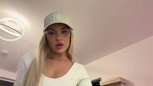 Snapshot of Naughtyblondex chatting on 1, 6, 2026 Naughtyblondex online show from 1, 6, 2026