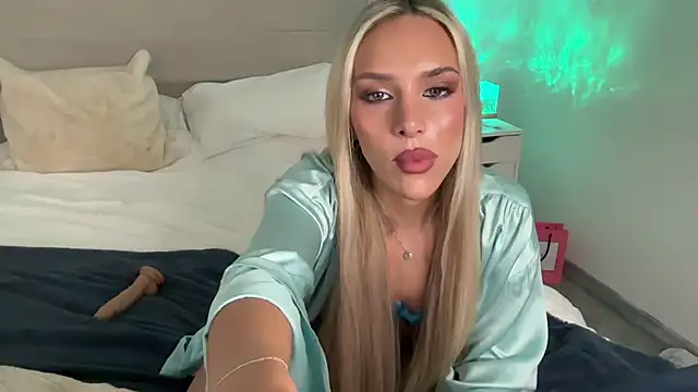 Snapshot of Naughtyblondex chatting on 3, 6, 2026 Naughtyblondex online show from 3, 6, 2026