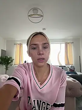 Snapshot of Naughtyblondex chatting on 28, 6, 2026 Naughtyblondex online show from 28, 6, 2026