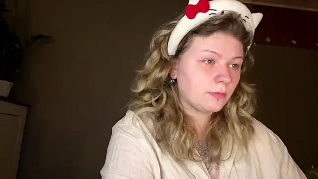 Snapshot of YoungAlina chatting on 15, 4, 2026 YoungAlina online show from 15, 4, 2026