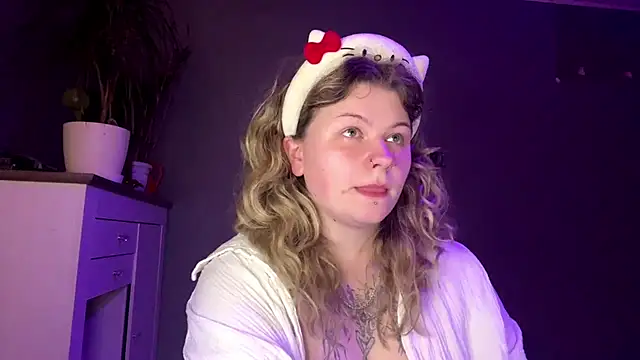 Snapshot of YoungAlina chatting on 22, 5, 2026 YoungAlina online show from 22, 5, 2026