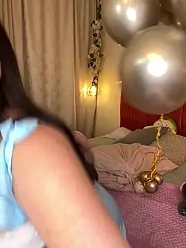 Snapshot of Caandace chatting on 5, 5, 2026 Caandace online show from 5, 5, 2026