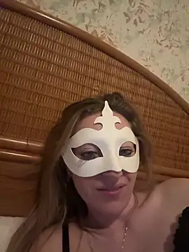 Snapshot of AdamoedEva chatting on 5, 4, 2026 AdamoedEva online show from 5, 4, 2026