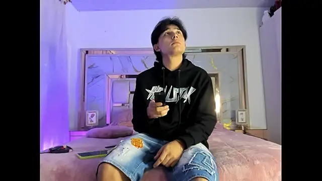 Snapshot of monky_0002 chatting on 13, 3, 2026 monky 0002 online show from 13, 3, 2026