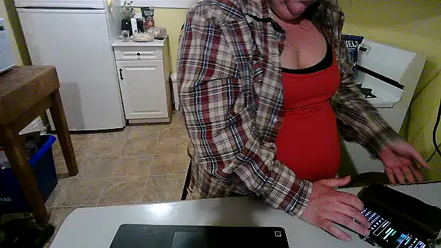 Snapshot of smalltowntrouble chatting on 24, 5, 2026 smalltowntrouble online show from 24, 5, 2026