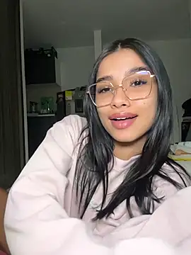 Snapshot of Bella_Smithe chatting on 8, 3, 2026 Bella Smithe online show from 8, 3, 2026