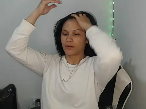 Snapshot of KathLovee chatting on 24, 4, 2026 KathLovee online show from 24, 4, 2026