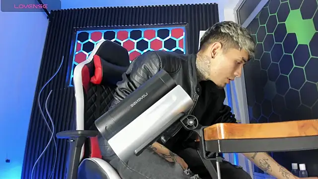 Max Hader  online show from 5, 4, 2026