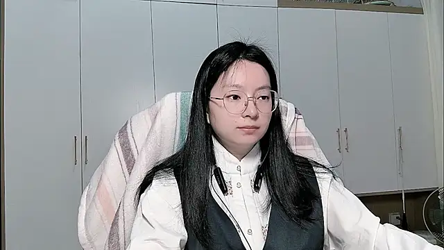 Snapshot of Eeya-36 chatting on 23, 4, 2026 Eeya-36 online show from 23, 4, 2026