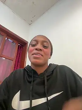 Snapshot of LiaTrainor chatting on 12, 3, 2026 LiaTrainor online show from 12, 3, 2026