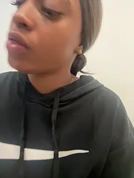 Snapshot of LiaTrainor chatting on 1, 4, 2026 LiaTrainor online show from 1, 4, 2026