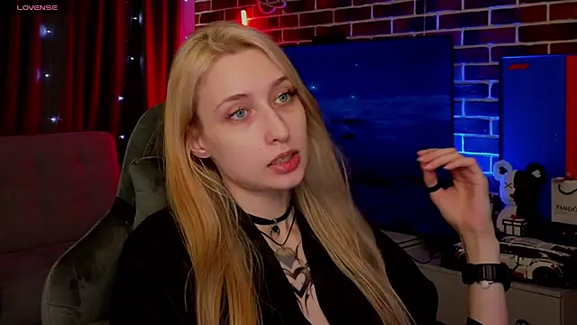 Emma Willson online show from 31, 7, 2026