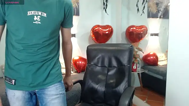 Snapshot of Roccoallegeri chatting on 12, 3, 2026 Roccoallegeri online show from 12, 3, 2026