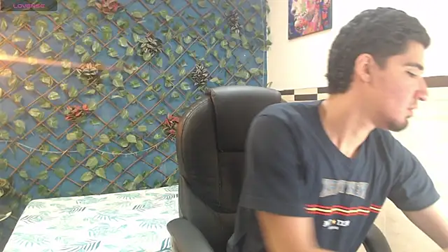 Snapshot of Roccoallegeri chatting on 1, 4, 2026 Roccoallegeri online show from 1, 4, 2026