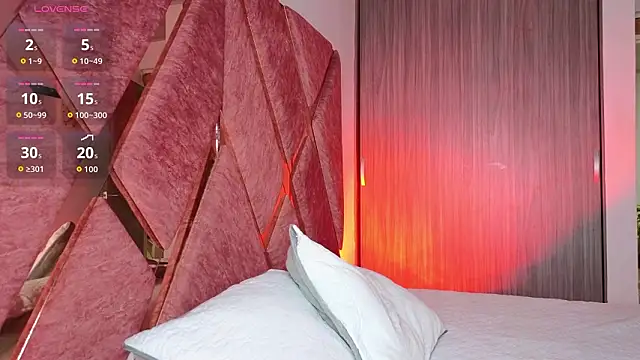 Snapshot of Emma_Revees chatting on 17, 3, 2026 Emma Revees online show from 17, 3, 2026