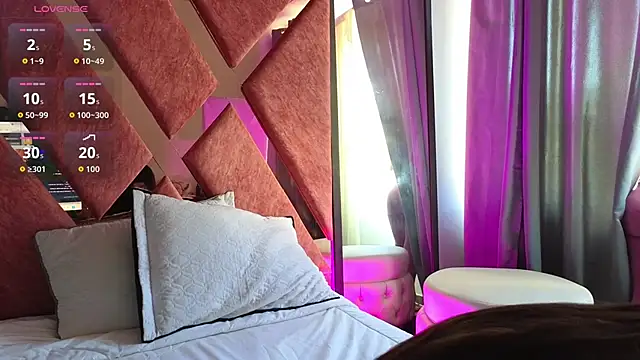 Snapshot of Emma_Revees chatting on 20, 4, 2026 Emma Revees online show from 20, 4, 2026