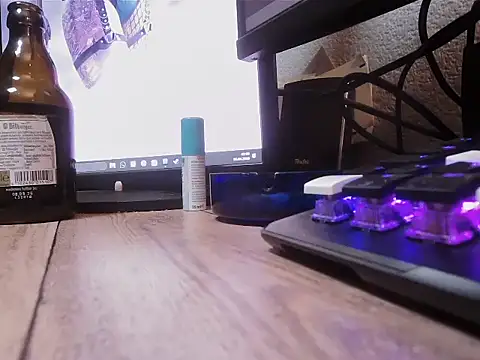 Snapshot of FuckBoyNRW86 chatting on 5, 4, 2026 FuckBoyNRW86 online show from 5, 4, 2026