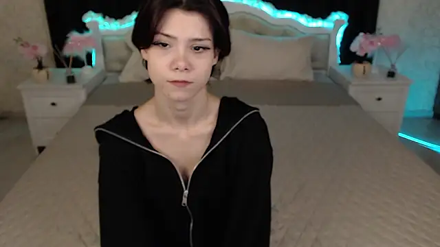 Snapshot of llittle-peachh chatting on 2, 3, 2026 llittle-peachh online show from 2, 3, 2026