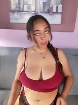 Snapshot of Im_Luuu chatting on 2, 4, 2026 Im Luuu online show from 2, 4, 2026