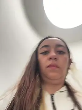 Snapshot of Im_Luuu chatting on 11, 4, 2026 Im Luuu online show from 11, 4, 2026