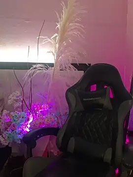 Emily Roussee online show from 25, 3, 2026