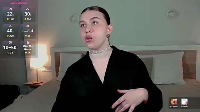 Snapshot of HermioneMoon chatting on 3, 4, 2026 HermioneMoon online show from 3, 4, 2026