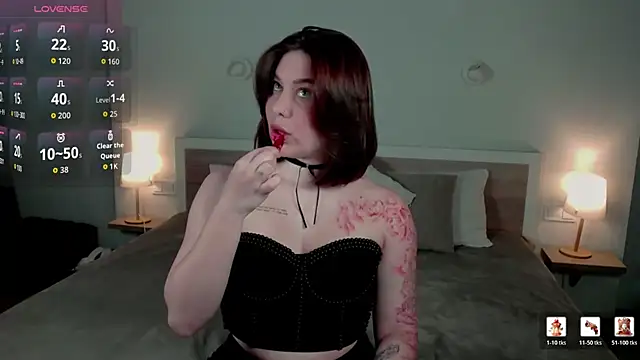 Snapshot of HermioneMoon chatting on 6, 4, 2026 HermioneMoon online show from 6, 4, 2026