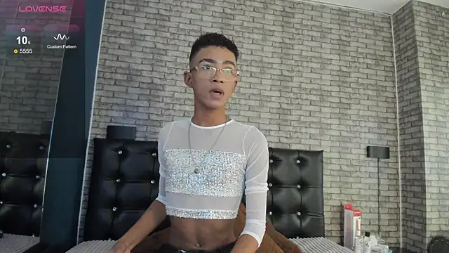 Snapshot of patrick_lovee chatting on 4, 4, 2026 patrick lovee online show from 4, 4, 2026