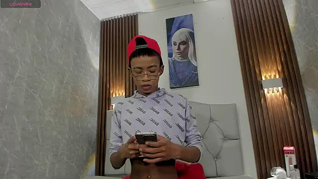 Snapshot of patrick_lovee chatting on 8, 5, 2026 patrick lovee online show from 8, 5, 2026