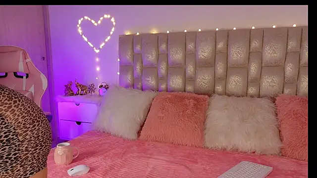 Snapshot of BlossomNicol chatting on 14, 3, 2026 BlossomNicol online show from 14, 3, 2026