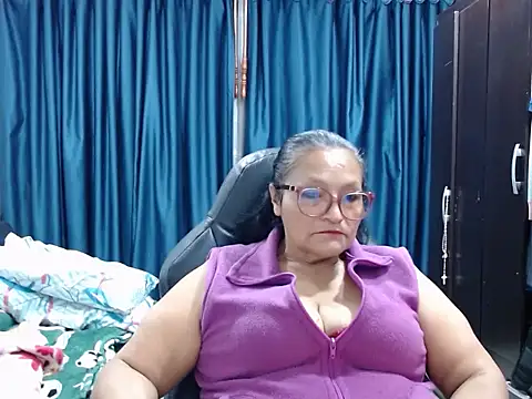 Snapshot of _BellaNocturna chatting on 8, 4, 2026 BellaNocturna online show from 8, 4, 2026