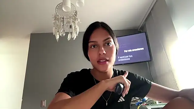 Snapshot of BrittneyBendler chatting on 4, 3, 2026 BrittneyBendler online show from 4, 3, 2026