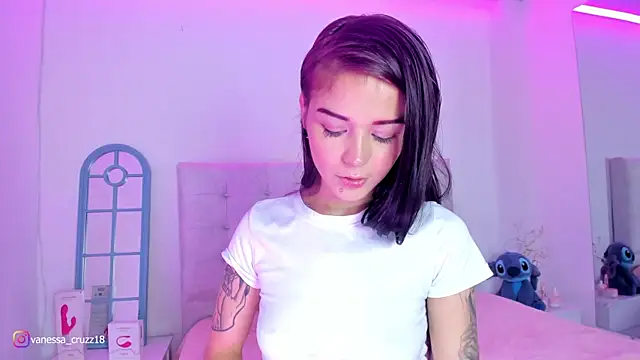 Snapshot of Vanessa_cruz_18 chatting on 6, 4, 2026 Vanessa cruz 18 online show from 6, 4, 2026