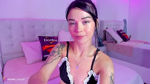 Snapshot of Vanessa_cruz_18 chatting on 14, 4, 2026 Vanessa cruz 18 online show from 14, 4, 2026