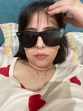 Snapshot of edeece chatting on 5, 3, 2026 edeece online show from 5, 3, 2026