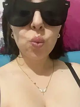 Snapshot of edeece chatting on 5, 3, 2026 edeece online show from 5, 3, 2026