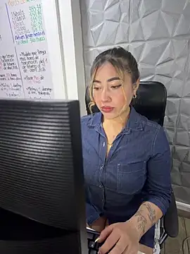Snapshot of ManuelaVeeleez chatting on 22, 4, 2026 ManuelaVeeleez online show from 22, 4, 2026