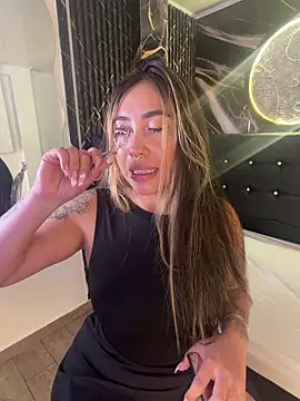 Snapshot of ManuelaVeeleez chatting on 31, 5, 2026 ManuelaVeeleez online show from 31, 5, 2026