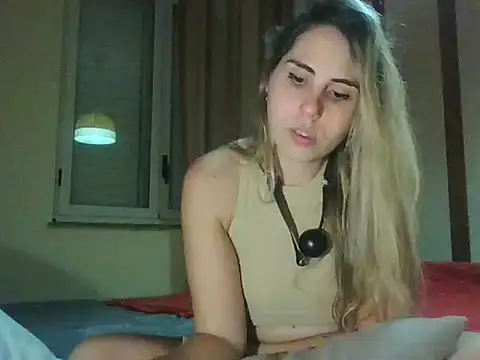 Snapshot of Emilyvuxa chatting on 22, 3, 2026 Emilyvuxa online show from 22, 3, 2026