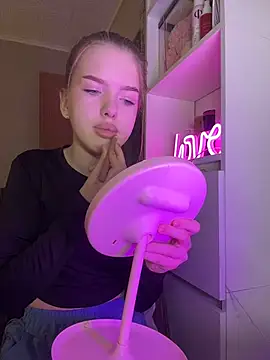 Snapshot of KayShaw chatting on 7, 3, 2026 KayShaw online show from 7, 3, 2026