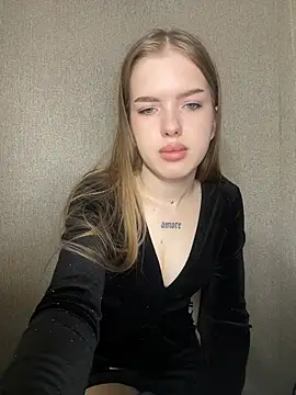 Snapshot of KayShaw chatting on 10, 3, 2026 KayShaw online show from 10, 3, 2026