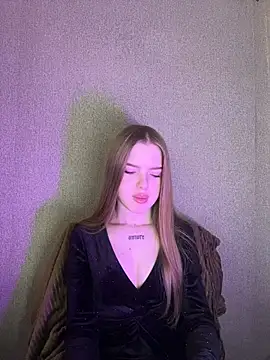 Snapshot of KayShaw chatting on 11, 3, 2026 KayShaw online show from 11, 3, 2026